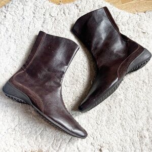 Paul Green: Women's Brown Pebble Leather Exposed Stitching Square Toed Boots
